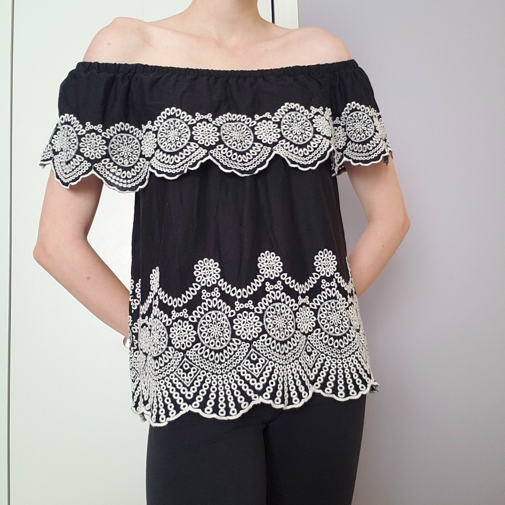 Flowy Black & White Lace Top